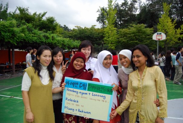 Bersama mahasiswa Malaysia dan Korea